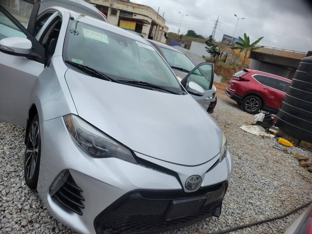 
								2018 Toyota corolla full									