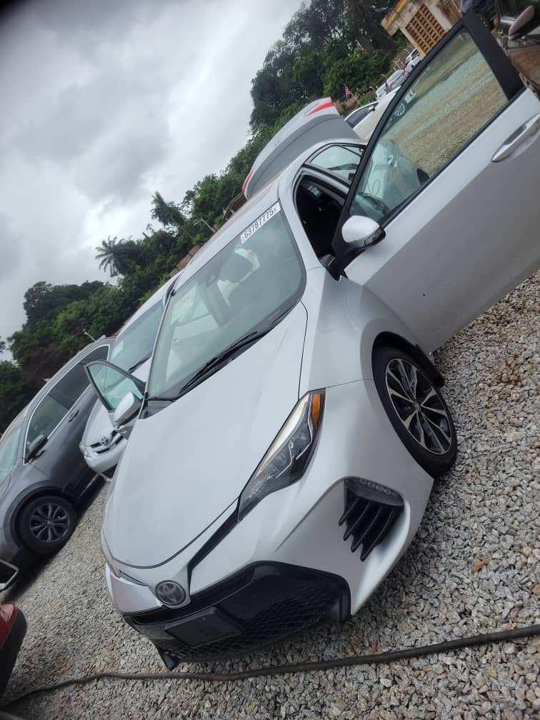 
								2018 Toyota corolla full									