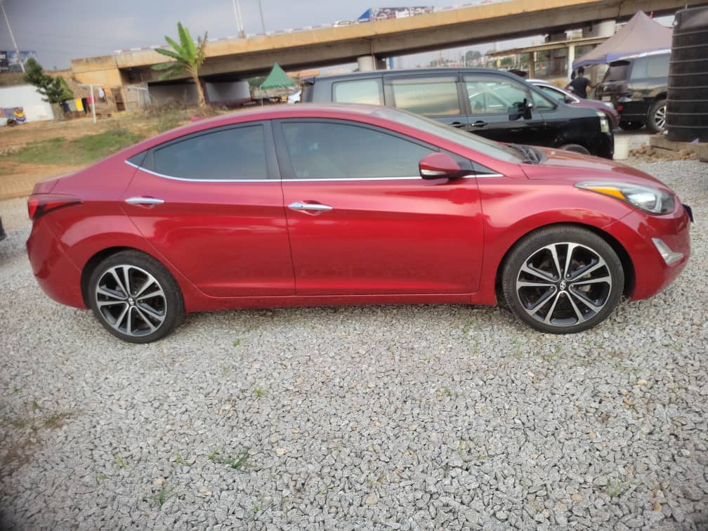 
								2016 Hyundai elatra full									