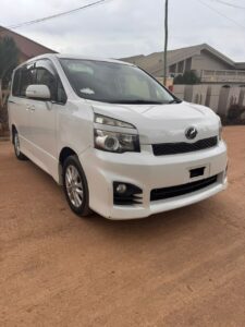 2013 Toyota Voxy