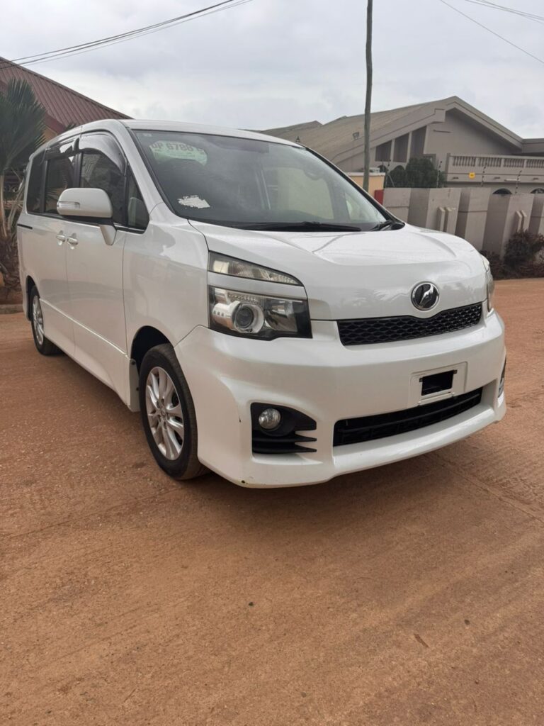 2013 Toyota Voxy