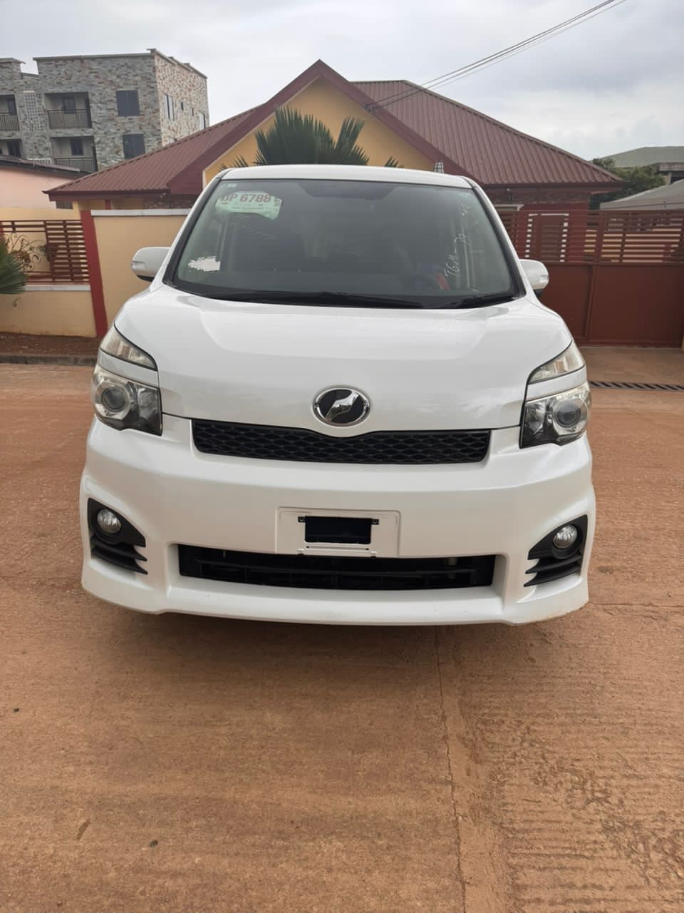 
								2013 Toyota Voxy full									